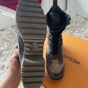 Authentic barely worn Louis Vuitton Combat Boots Size 38 (8-8.5)